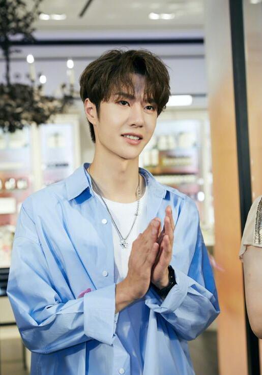 王一博照片爆料视频高清,帅气魅力全开,粉丝直呼心动不已 第2张 王一博照片爆料视频高清,帅气魅力全开,粉丝直呼心动不已 第2张